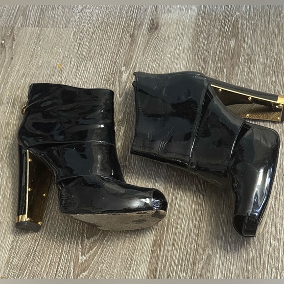 Tory Burch Women Peep Toe Patent Leather Heels with Gold Trim Shoes Boots - Picture 1 of 11